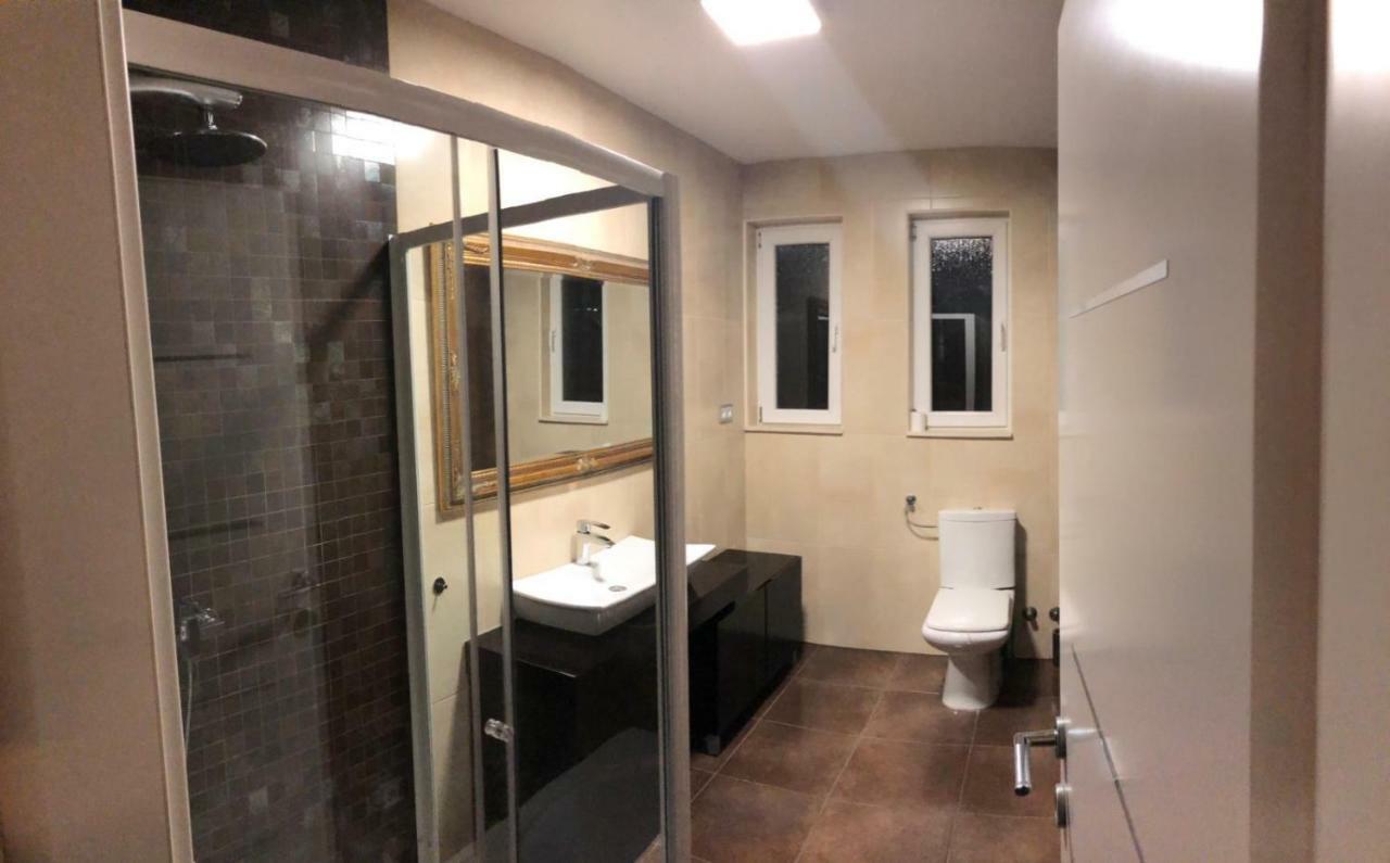 Leticia Hotel Биоград на Мору Екстериор снимка